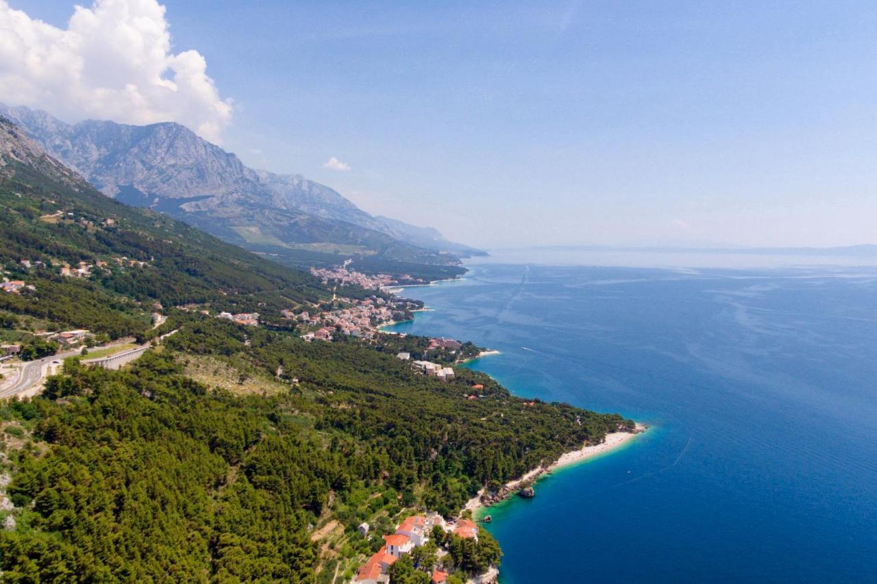 Apartments With A Parking Space Brela, Makarska - 11552 Buitenkant foto