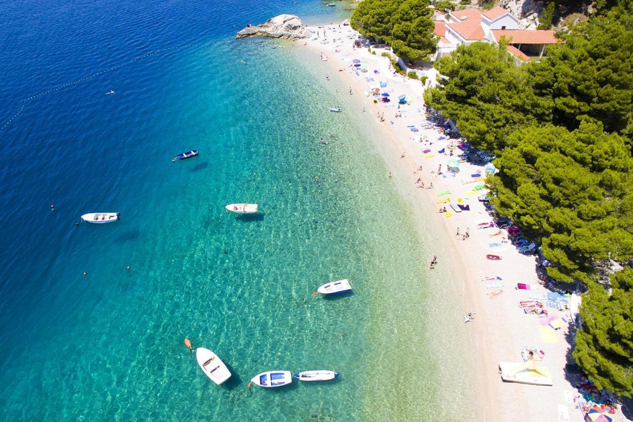 Apartments With A Parking Space Brela, Makarska - 11552 Buitenkant foto
