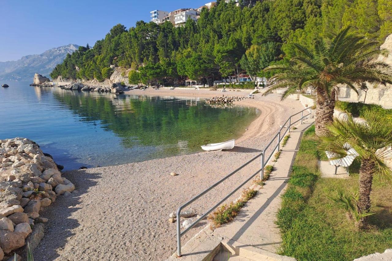Apartments With A Parking Space Brela, Makarska - 11552 Buitenkant foto